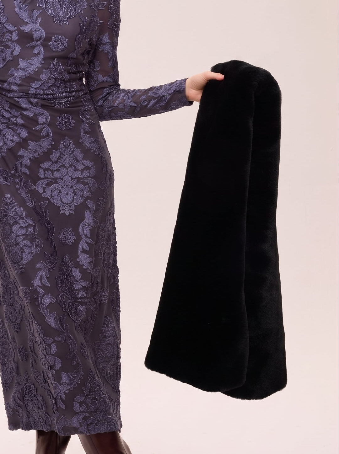 CROWD BLACK - Estola faux fur negra