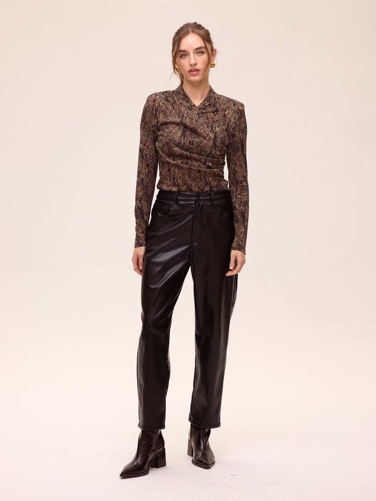 ASTRA LUREX - Top tejido punto lurex, perfecta para crear looks de invitada de otoño invierno. MIOH, marca española de moda en 2026