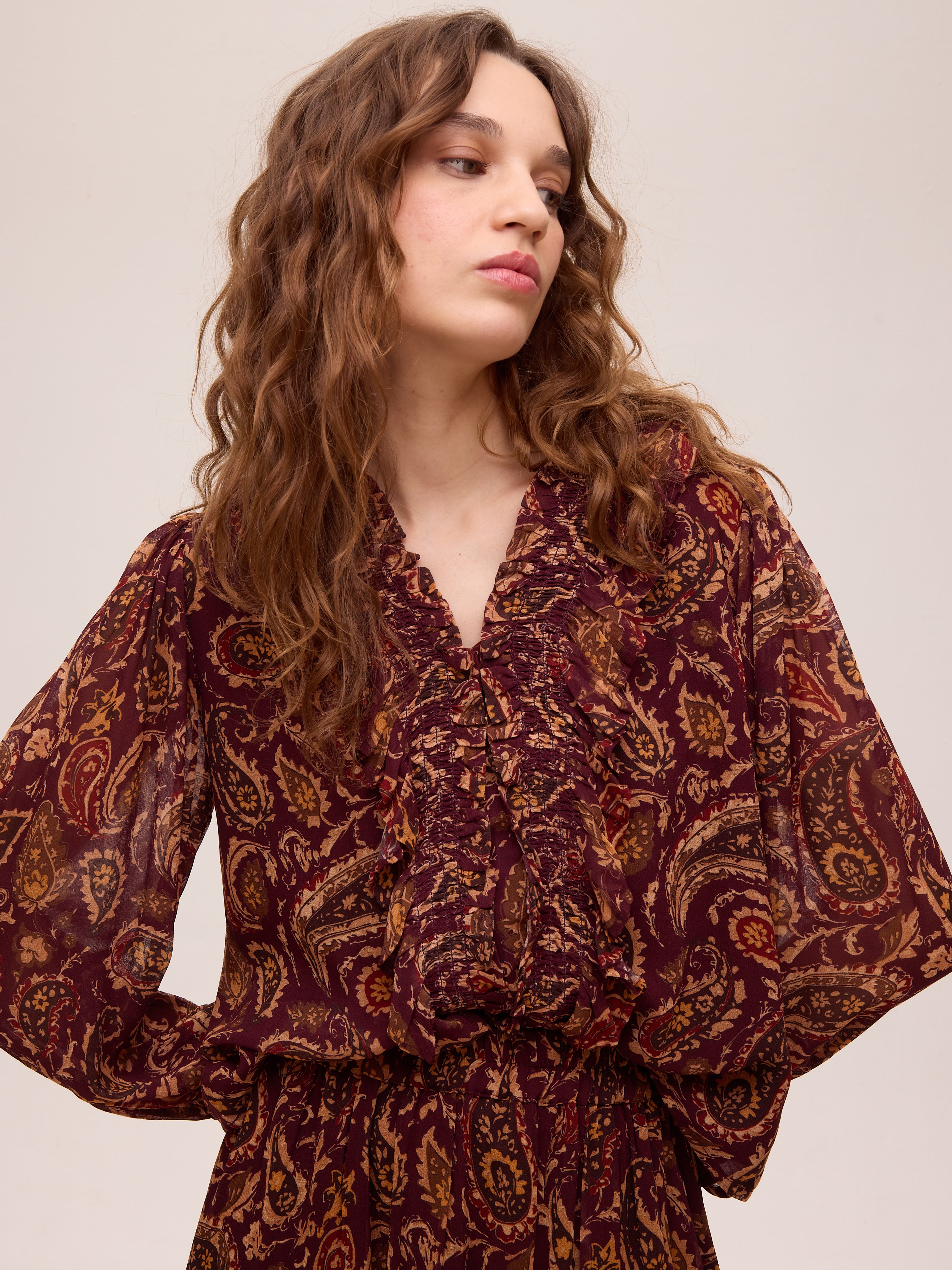 DRIZZ PAISLEY TOP - Top con volantes, una pieza clave para tu look de invitada de boda y fiesta. MIOH es la marca española de moda de evento de referencia