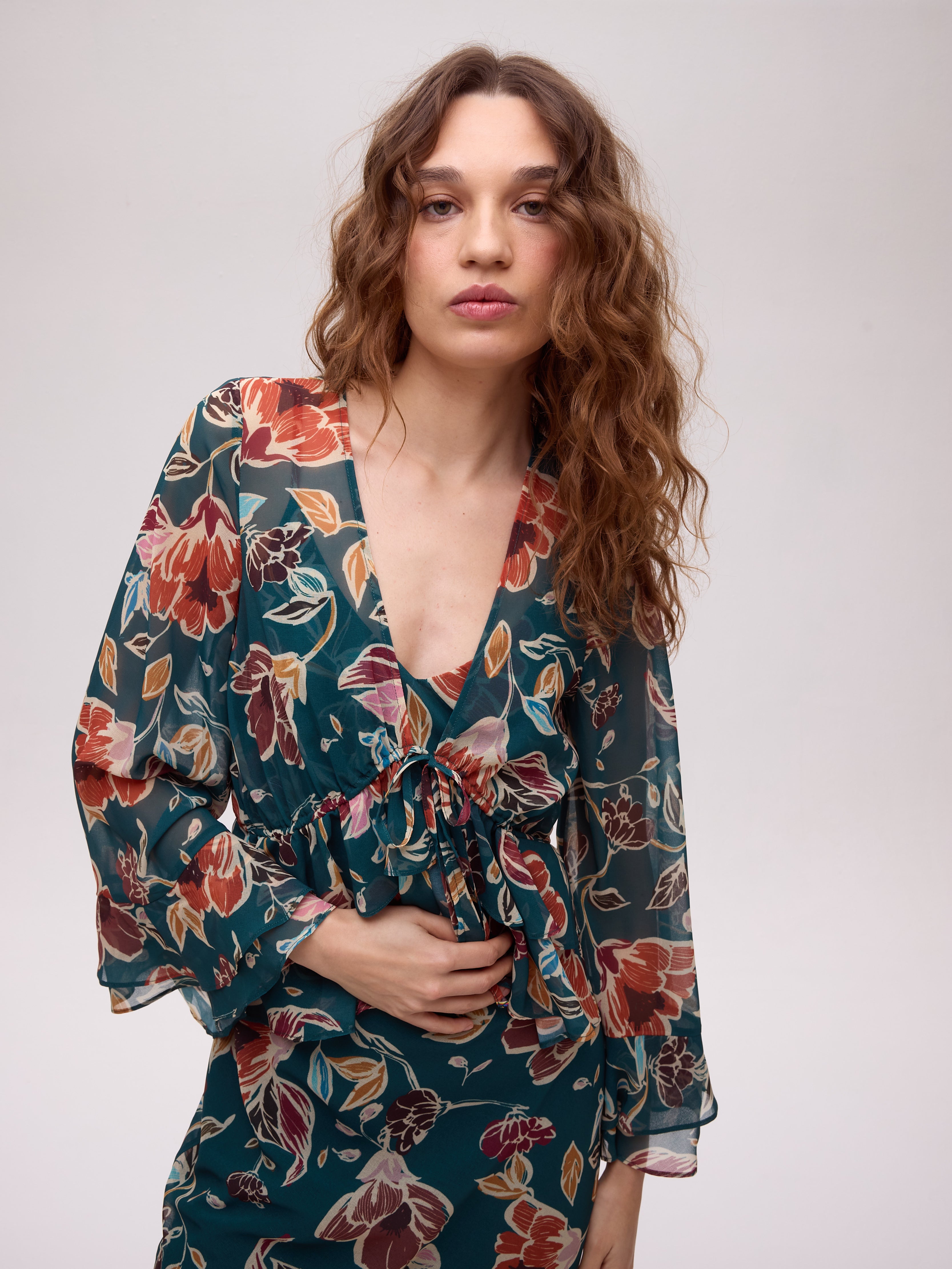 GRAZIA FLOWERS - Vestido y top de gasa estampado floral tirantes, vestido de invitada de boda de la colección otoño invierno de MIOH, diseñado en España