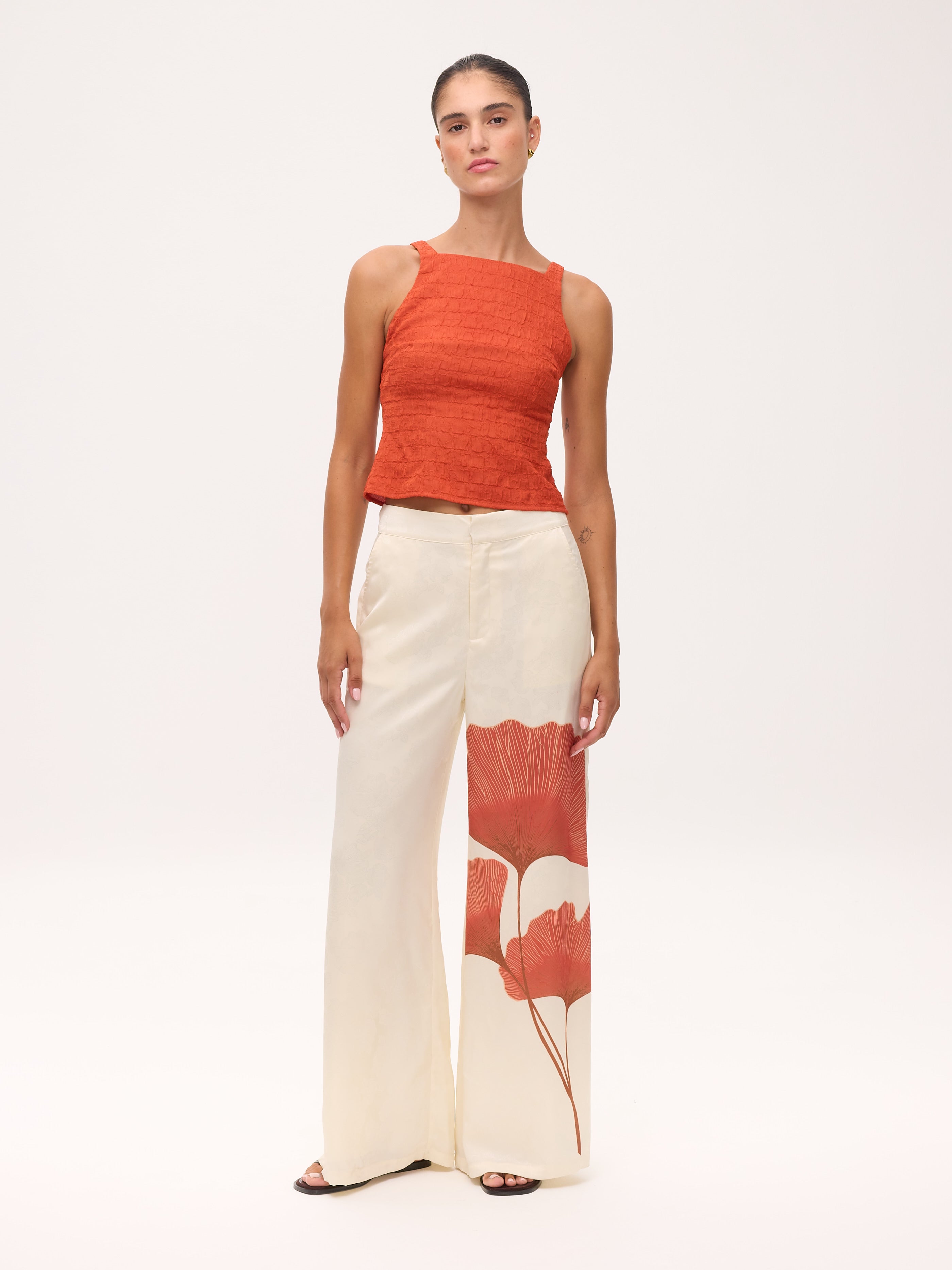 LEAR PANTS - Pantalones anchos jacquard tejido Ginko, de fiesta e invitada de boda y evento primavera verano. MIOH es la marca española de vestidos de fiesta mas de moda, preferida por influencers y famosas de España