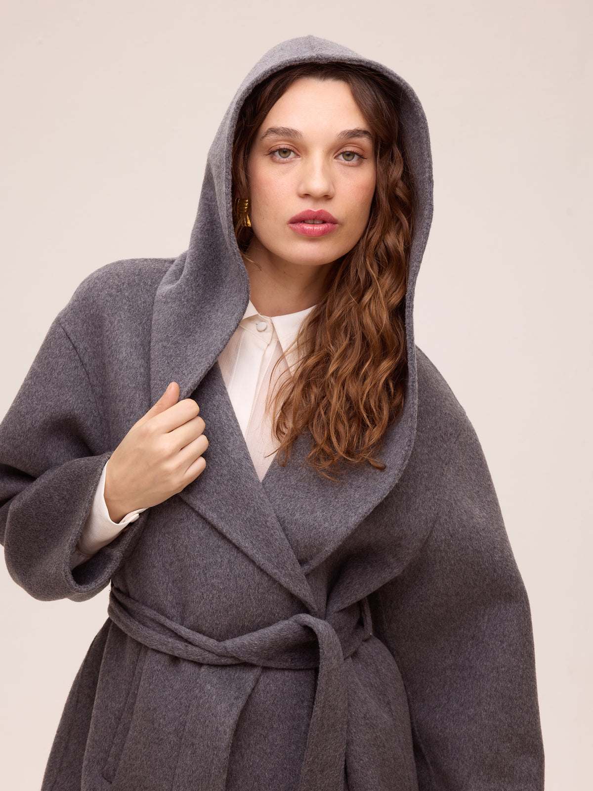 ORBE GREY - Abrigo largo de lana - Gris, abrigos y chaquetones diseñados en España por MIOH para la invitada perfecta