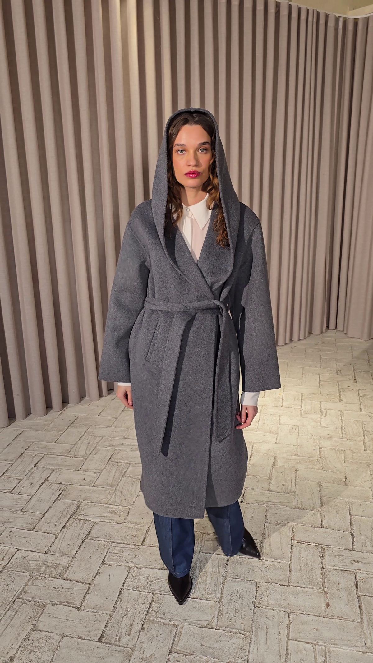 ORBE GREY - Abrigo largo de lana - Gris, abrigos y chaquetones diseñados en España por MIOH para la invitada perfecta