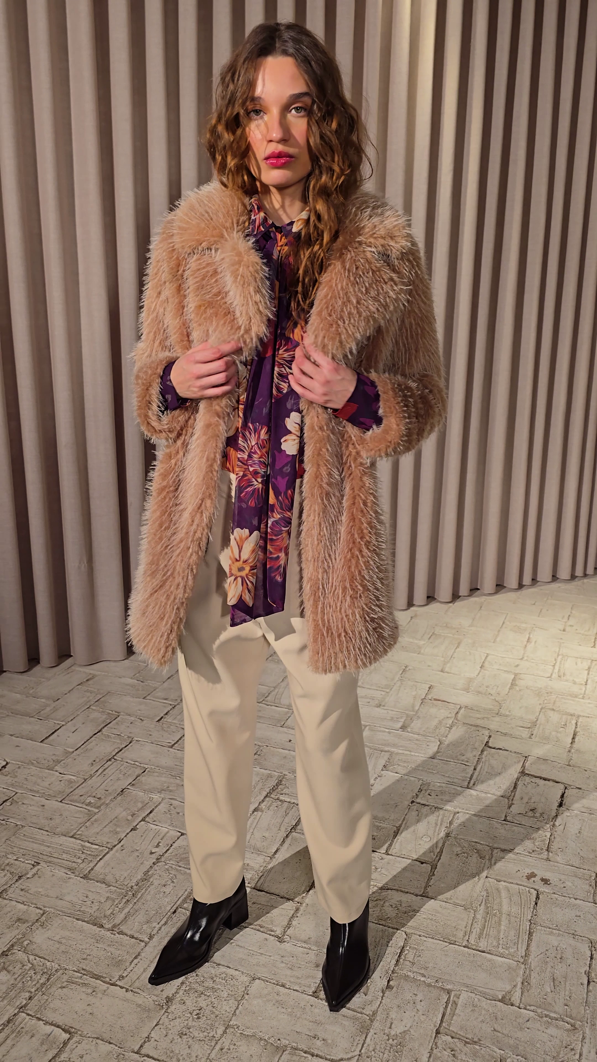 WORLD FEATHER - Abrigo faux fur - Feather, calidez y tendencia para tus eventos de otoño invierno. MIOH, moda española de fiesta