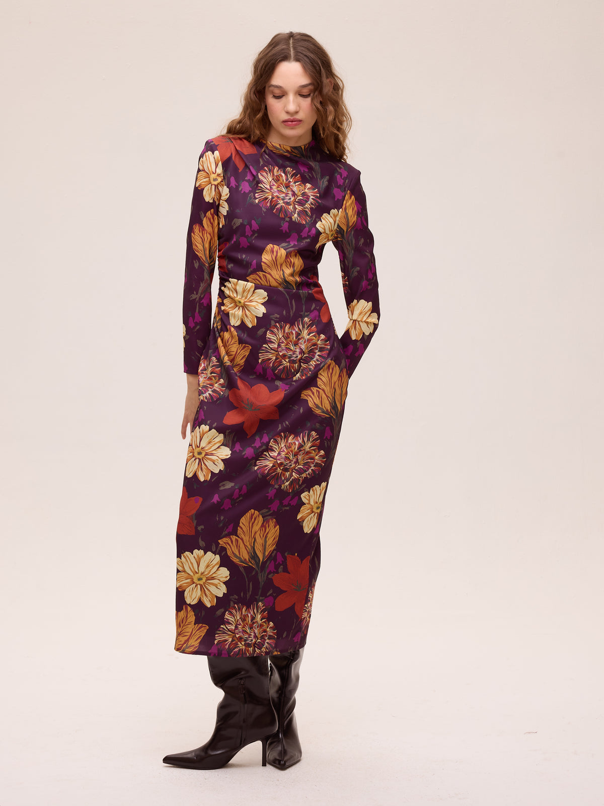 SOMBRA FLOWERS - Vestido midi estampado flores, perfecto para invitadas de boda y fiesta esta temporada de otoño invierno. MIOH es la marca española de vestidos de invitada de referencia