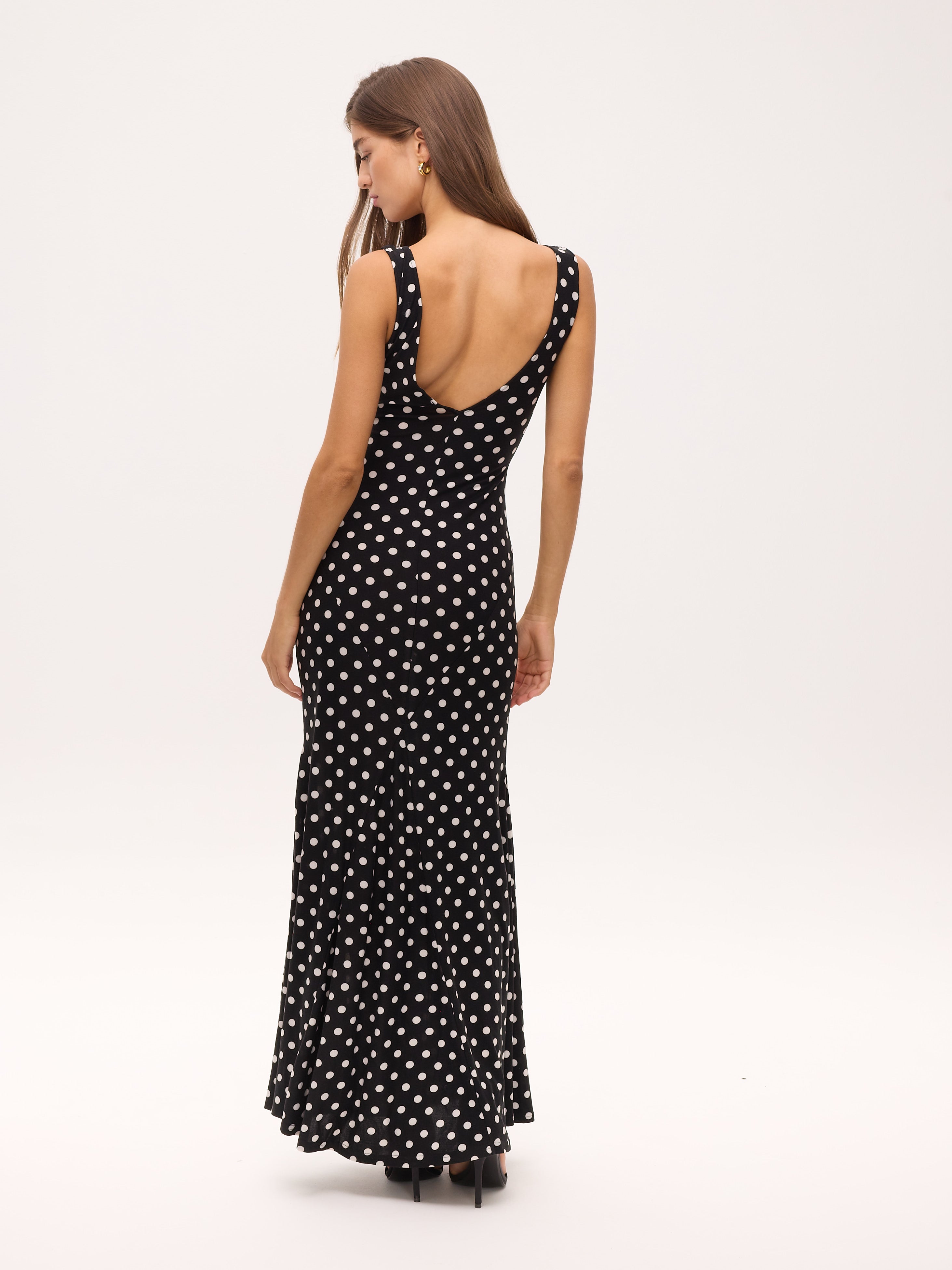 BEATRICE DOTS - Vestido sirena en lunares, para invitadas de boda, fiesta y eventos de primvera y verano. MIOH es la marca de vestidos de invitada de boda y fiesta de referencia en España