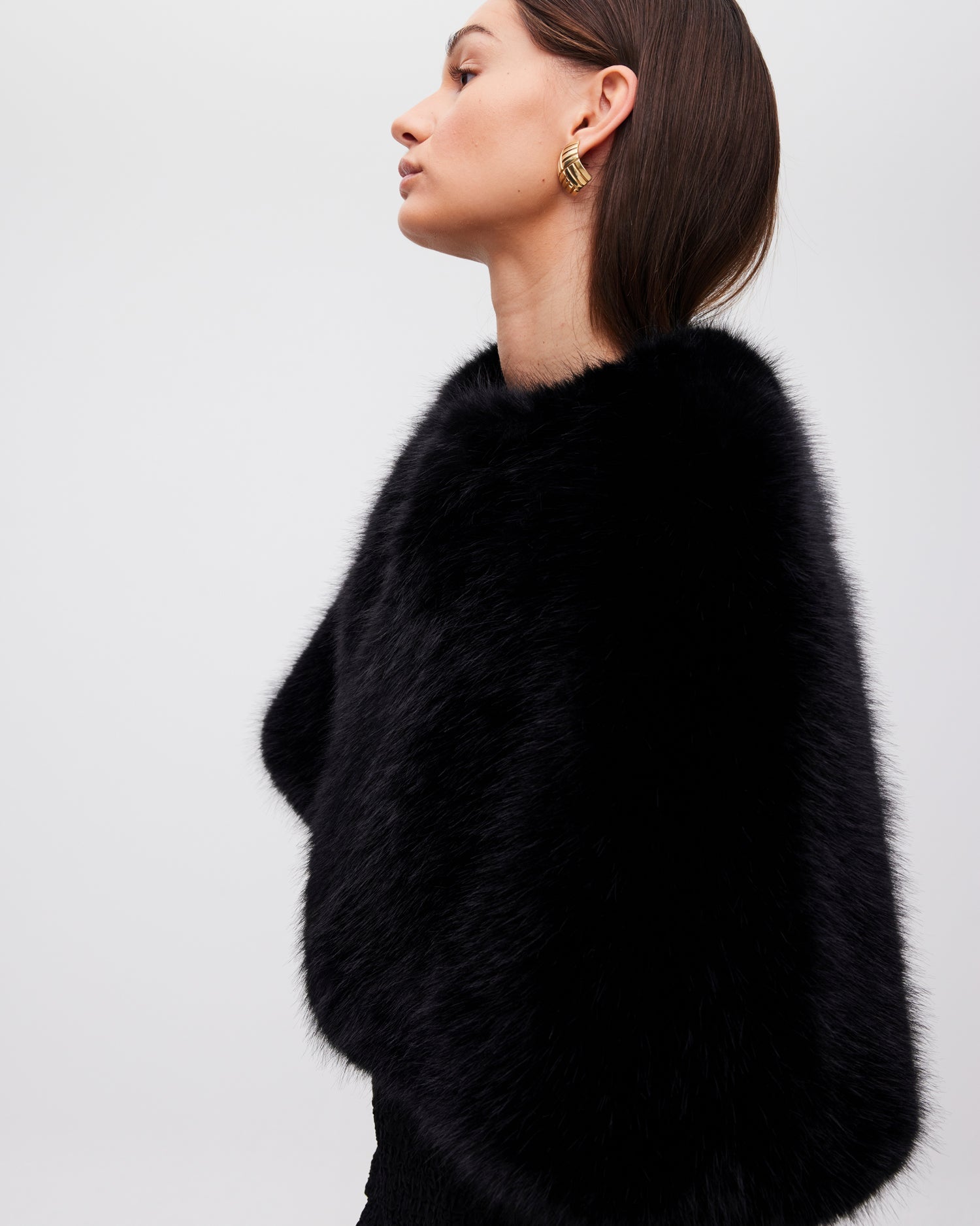 mioh | CINEMA - Capa pelo faux fur negro