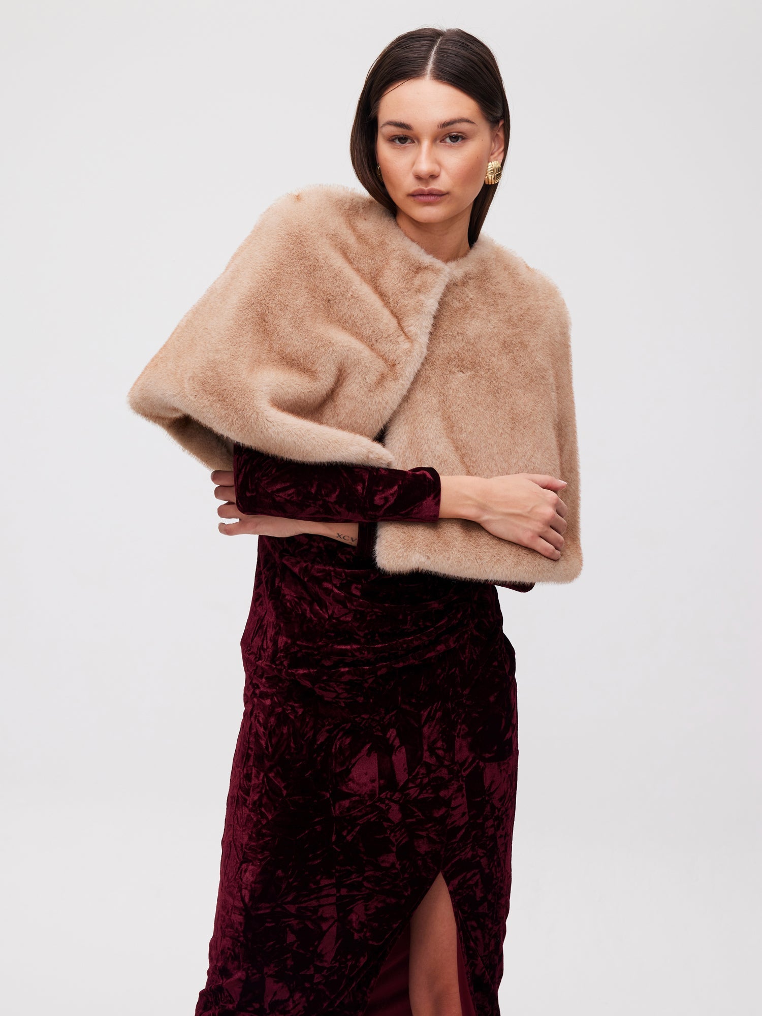 mioh | CINEMA ECRU - Capa pelo faux fur ecru