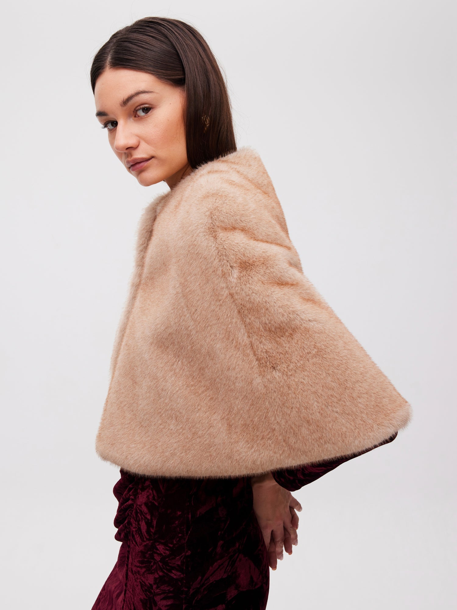 mioh | CINEMA ECRU - Capa pelo faux fur ecru