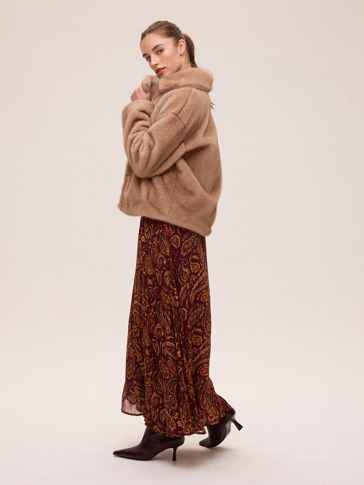 mioh | FREEWAY CAMEL - Abrigo corto faux fur en color camel
