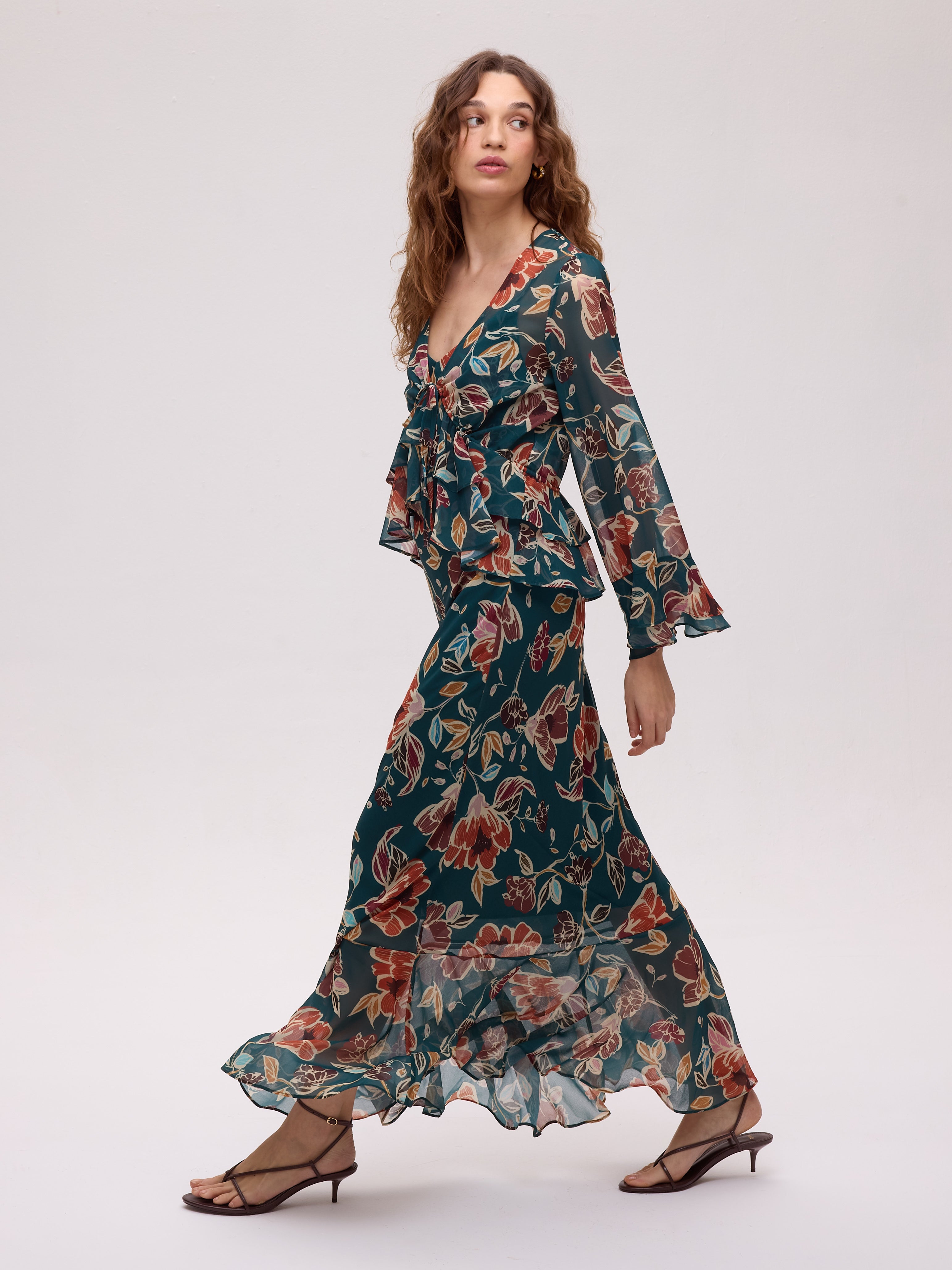 GRAZIA FLOWERS - Vestido y top de gasa estampado floral tirantes, el look de invitada perfecta firmado por MIOH, marca española de vestidos de fiesta y de boda