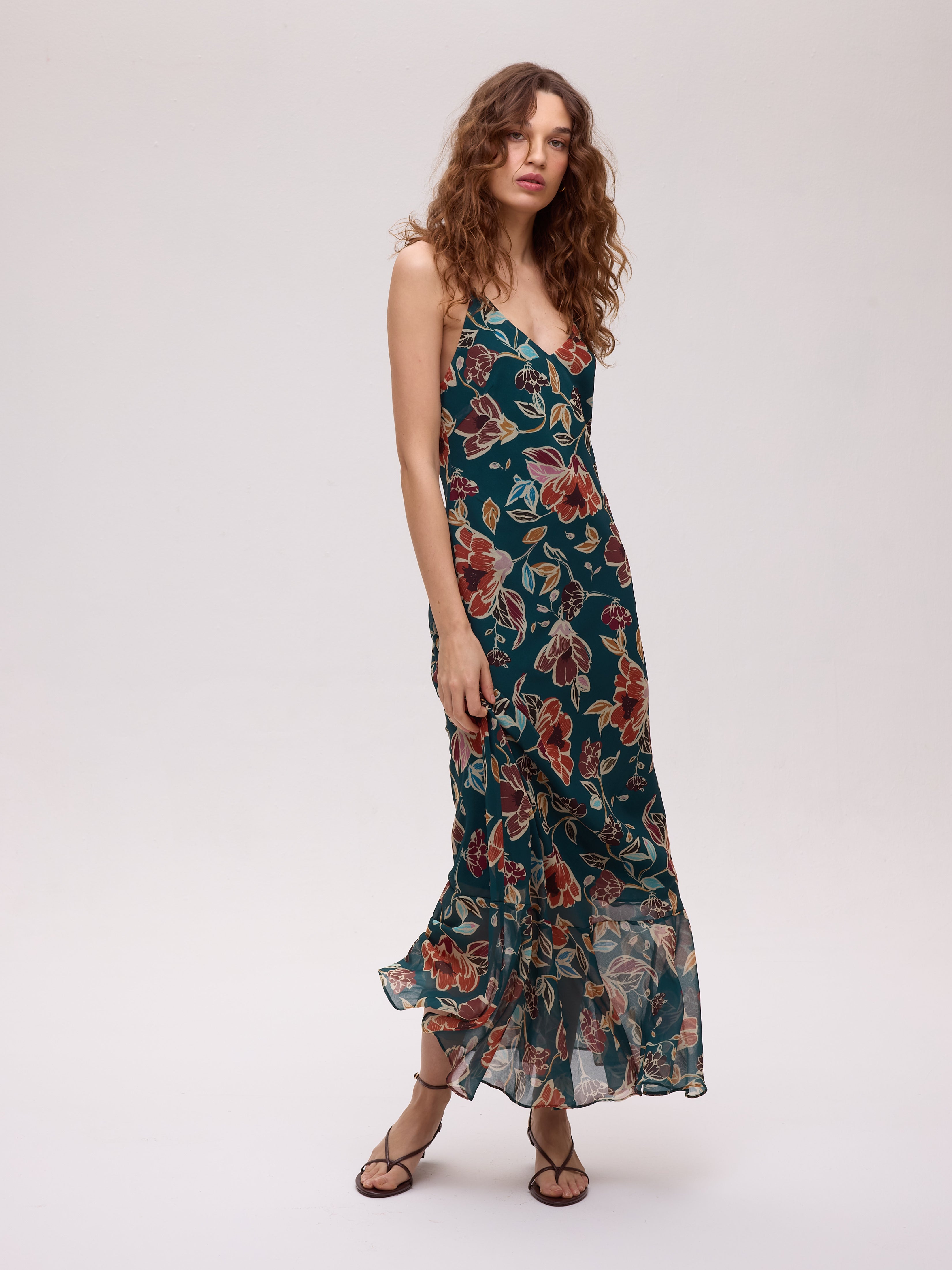 GRAZIA FLOWERS - Vestido y top de gasa estampado floral tirantes, combínalo con los abrigos y complementos de MIOH para completar tu look de invitada de boda