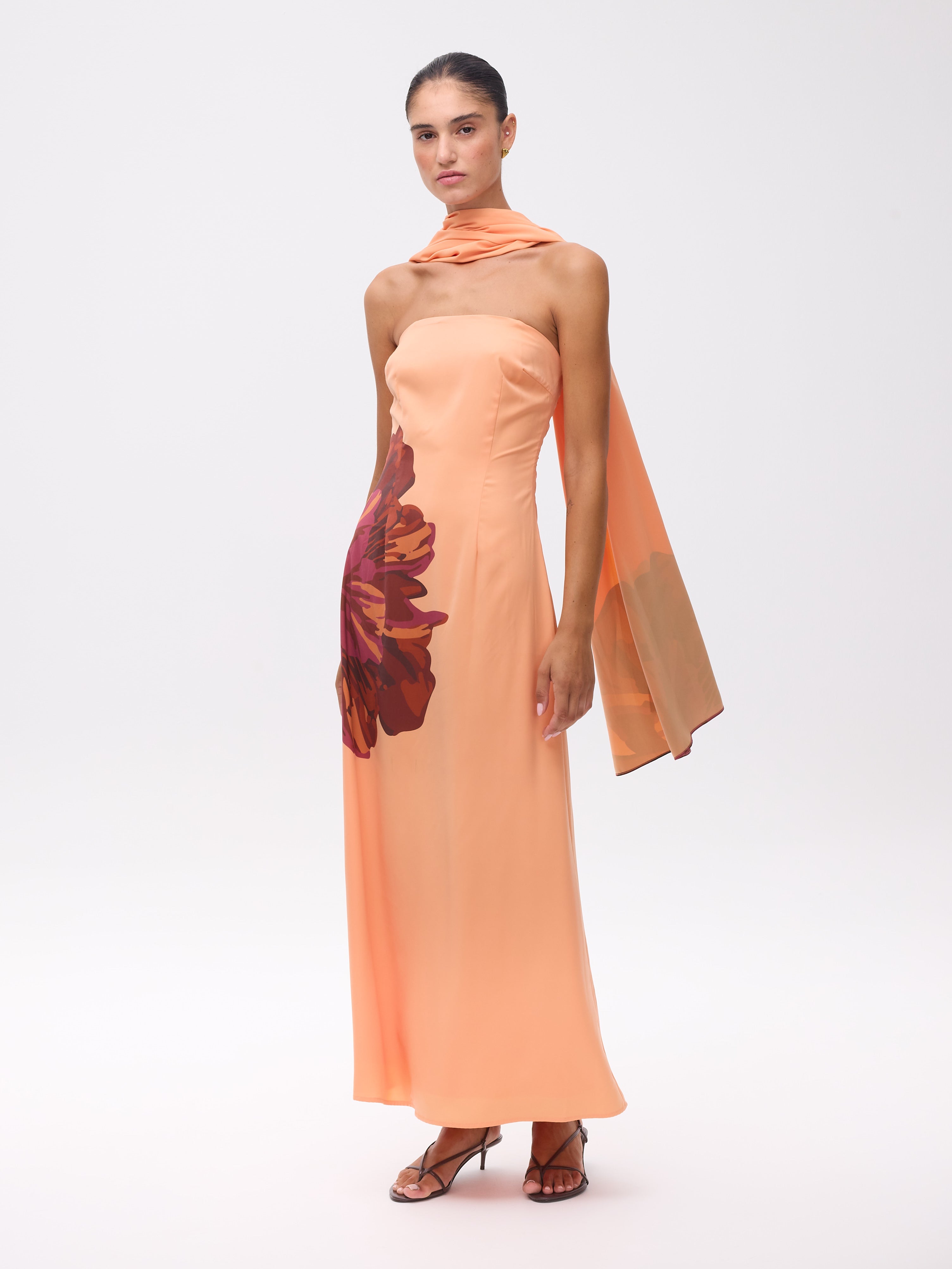 HELENA MAXI - Vestido palabra de honor maxi flor, perfecto para invitadas de boda y fiesta spring summer. MIOH es la marca que eligen las influencers de España para sus eventos, como bodas y fiestas