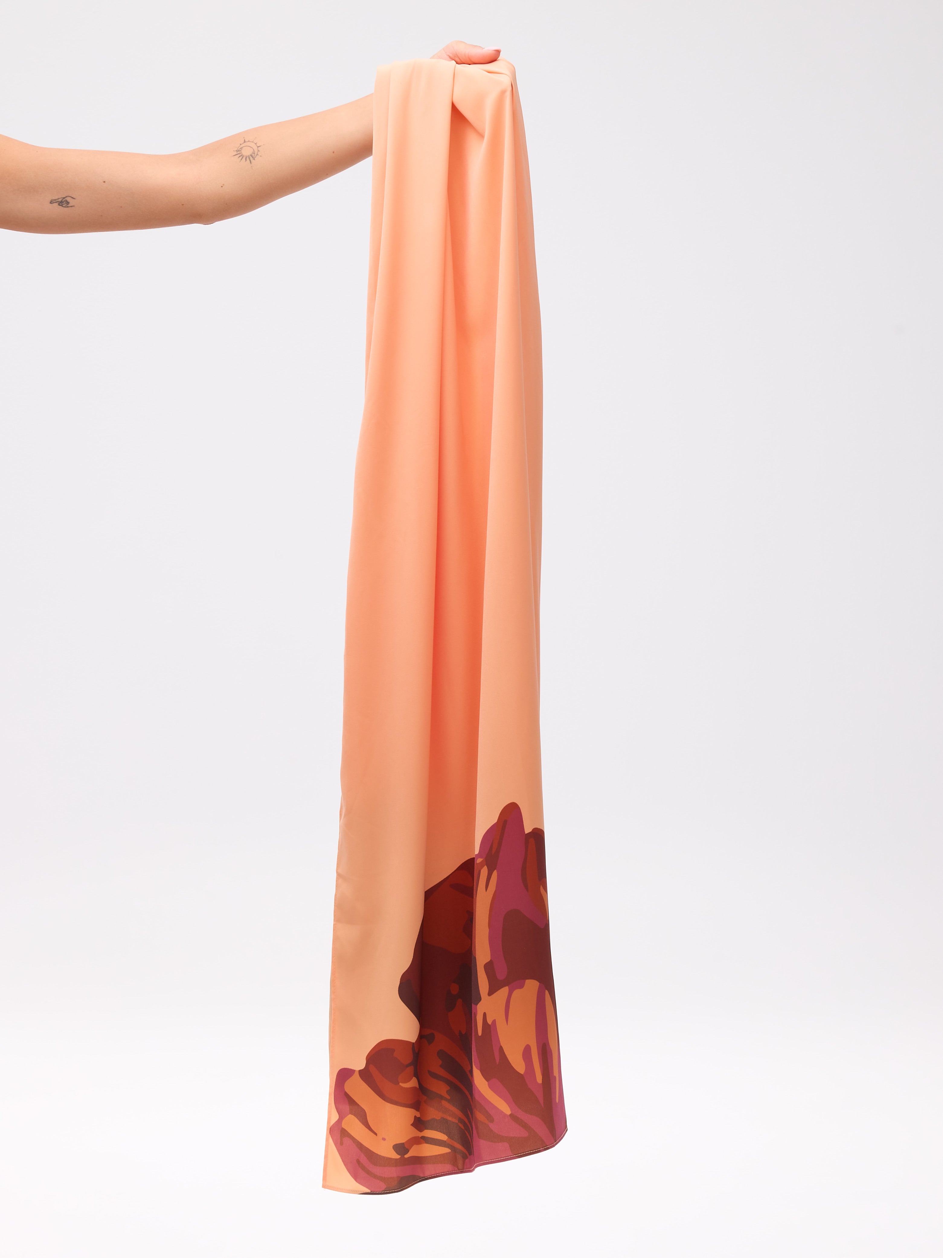 MARCIA MAXI - Vestido escote cascada estampado maxi flor, para ser la invitada de boda perfecta y fiesta esta primavera verano. MIOH es la marca española de vestidos de fiesta para invitadas de boda más de moda en España