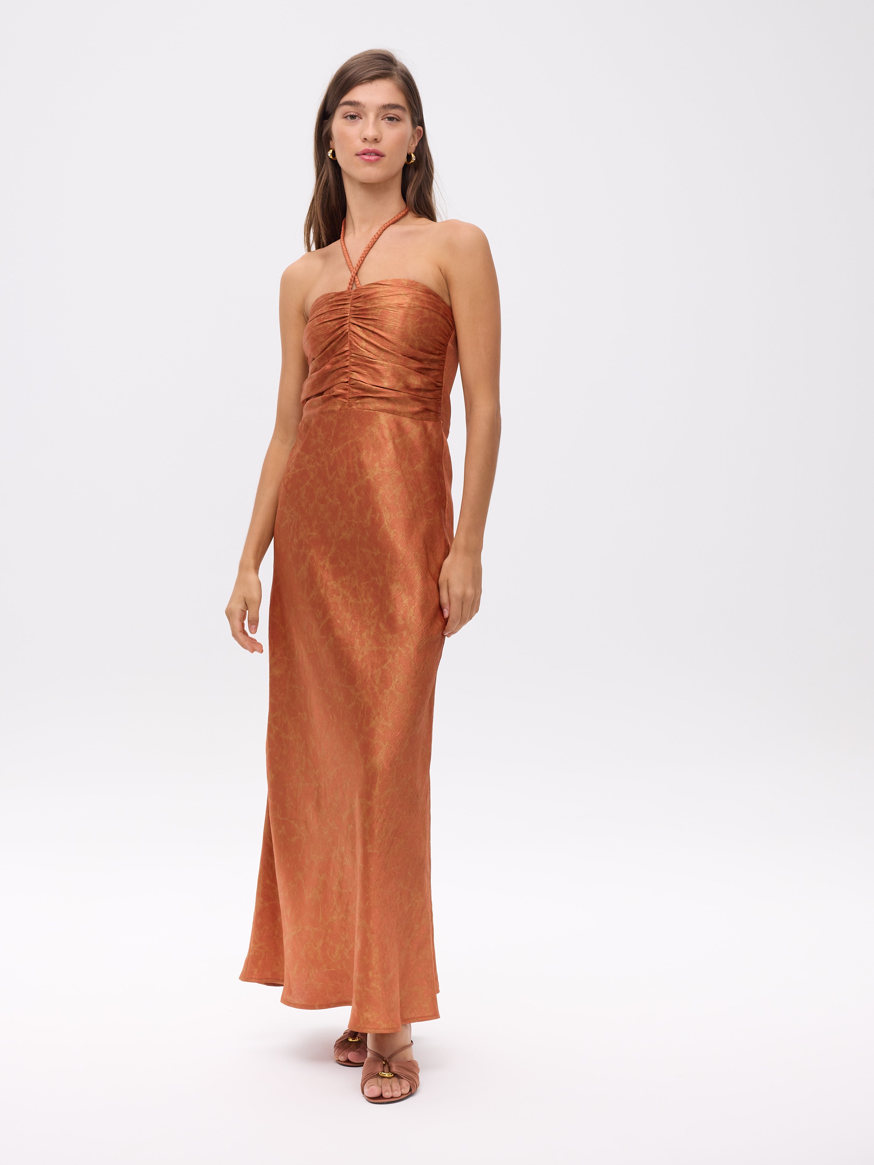 OPHELIA MARBLE - Vestido jacquard satinado anudado al cuello midi, perfecto para invitadas de boda y fiesta spring summer. MIOH es la marca española de vestidos de fiesta para invitadas de boda más de moda en España