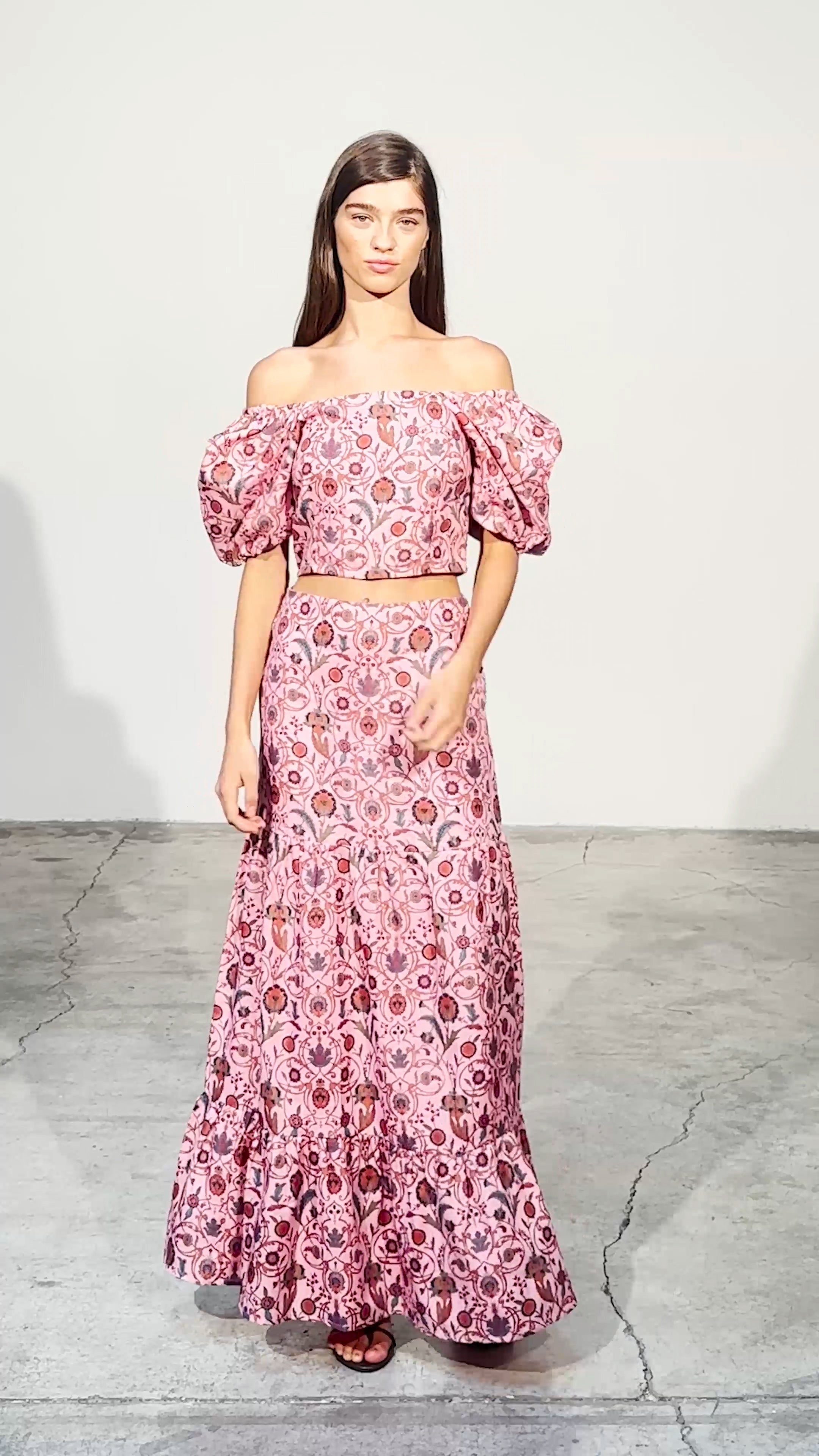 MARGARET PINK - Conjunto boho floral rosa, para invitadas de boda, fiesta y eventos de primvera y verano. MIOH es la marca española de vestidos de fiesta para invitadas de boda más de moda en España