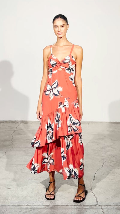 SHAKESPEARE FLOWERS - Vestido tirantes estampado flores y falda con volante diagonal, para invitadas de boda, fiesta y eventos de primvera y verano. MIOH es la marca de vestidos de invitada de boda y fiesta de referencia en España