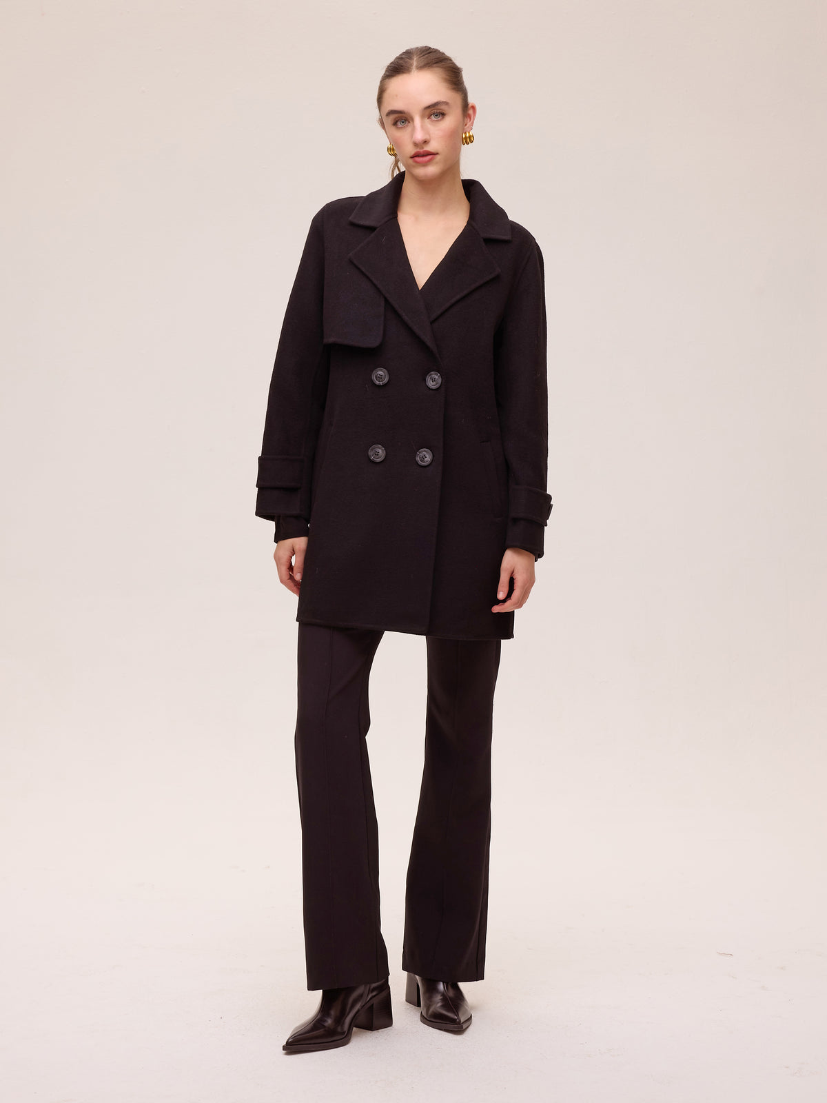 VIENTO BLACK PANT - Pantalón flare crepé negro, combínala con el resto de la colección FW26 de MIOH y crea tu look de invitada perfecta