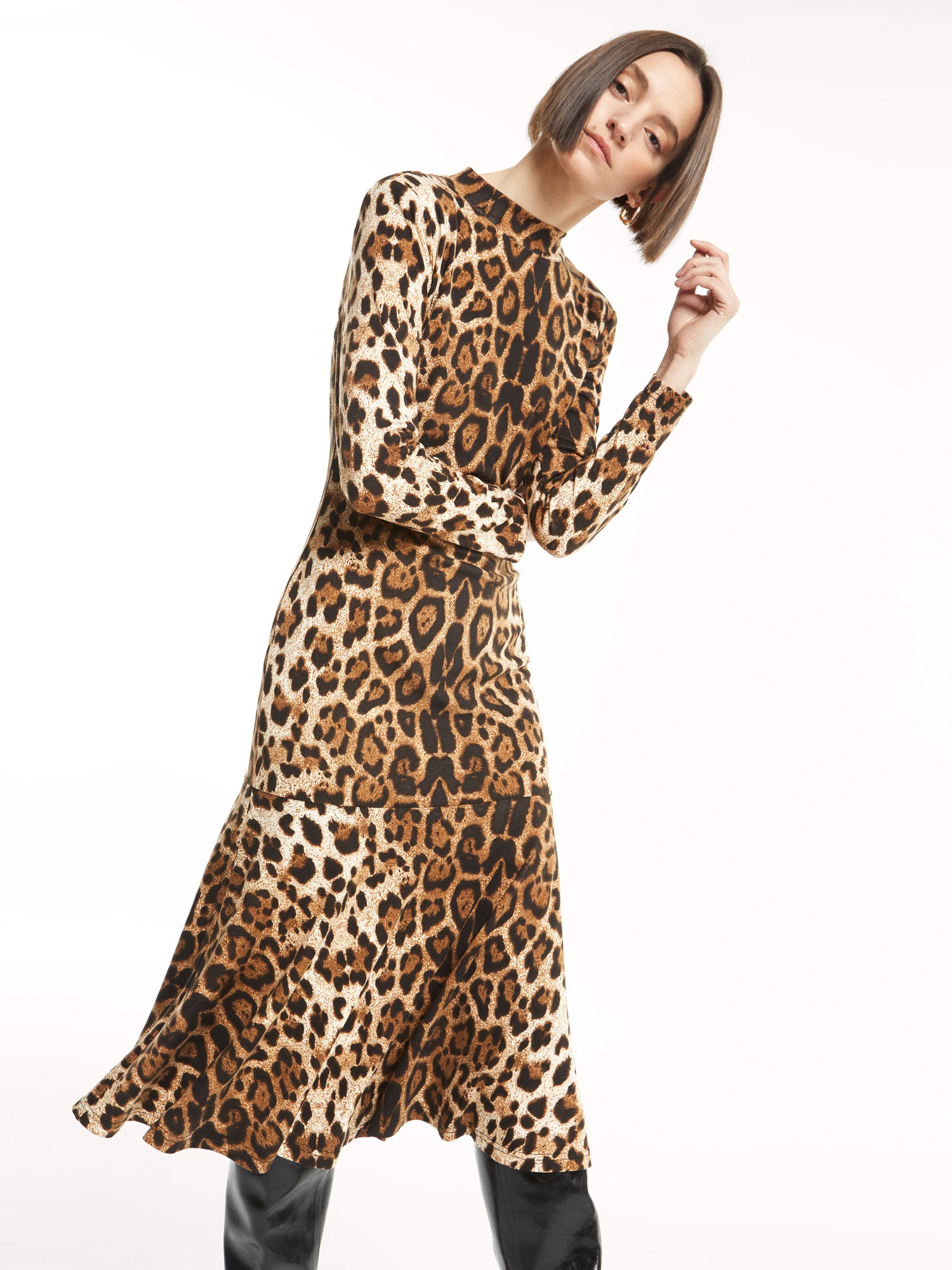 mioh | FUNK ANIMAL - Vestido midi punto para invitada de boda perfecta, fiestas y eventos, así como para el día a día. Pura tendencia 2022. Estampado animal precioso que podrás lucir en toda clase de ocasiones. Ajuste perfecto por el tejido elástico. Te lo pondrás una y otra vez. Acierto seguro.